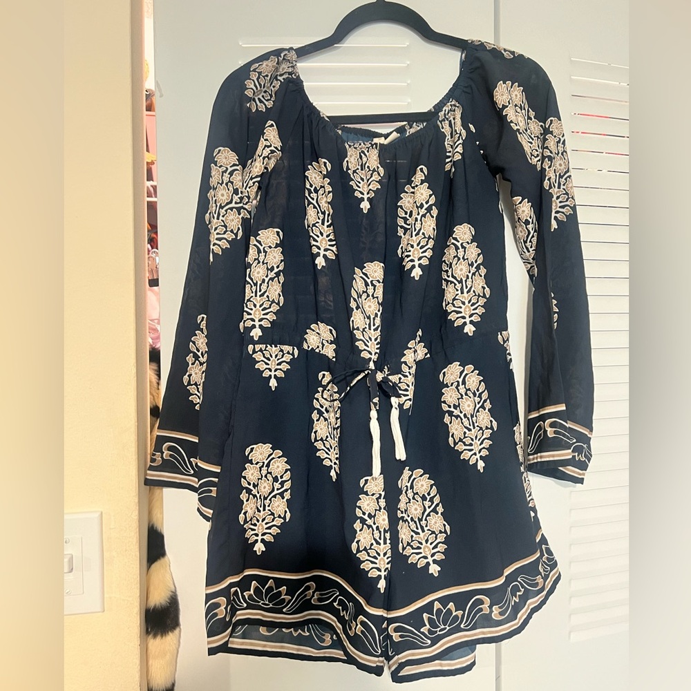 Floral Blue & Biege Romper. Size Large. Light & Airy